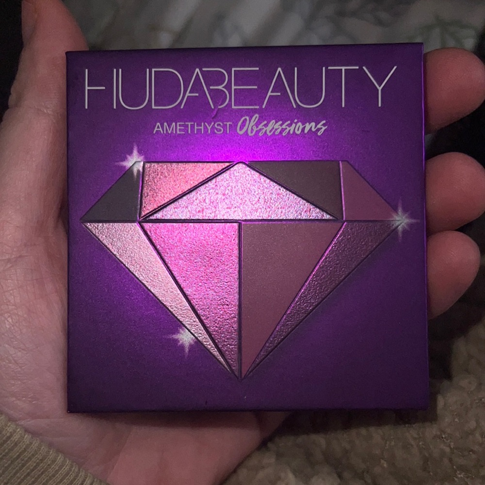 HUDA BEAUTY AMETHYST OBSESSIONS 😈